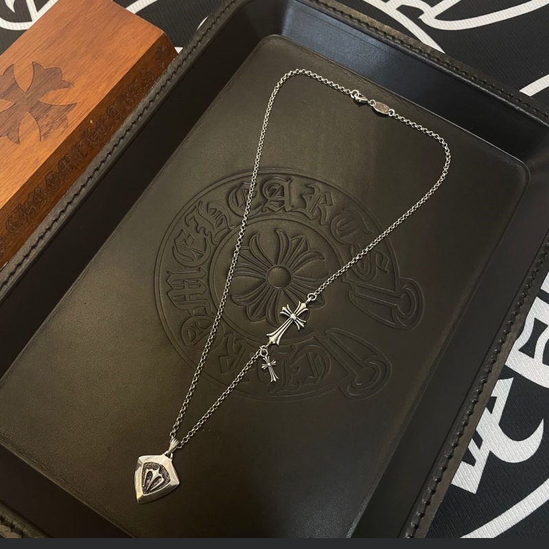 Ch**me He**ts necklaces